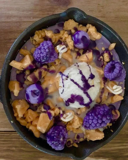 Wild Berry Cheesecake Skillet Candle – Dessert Food Candle, Soy Paraffin Blend, Bakery Scented Candle, Unique Gift for Dessert Lovers